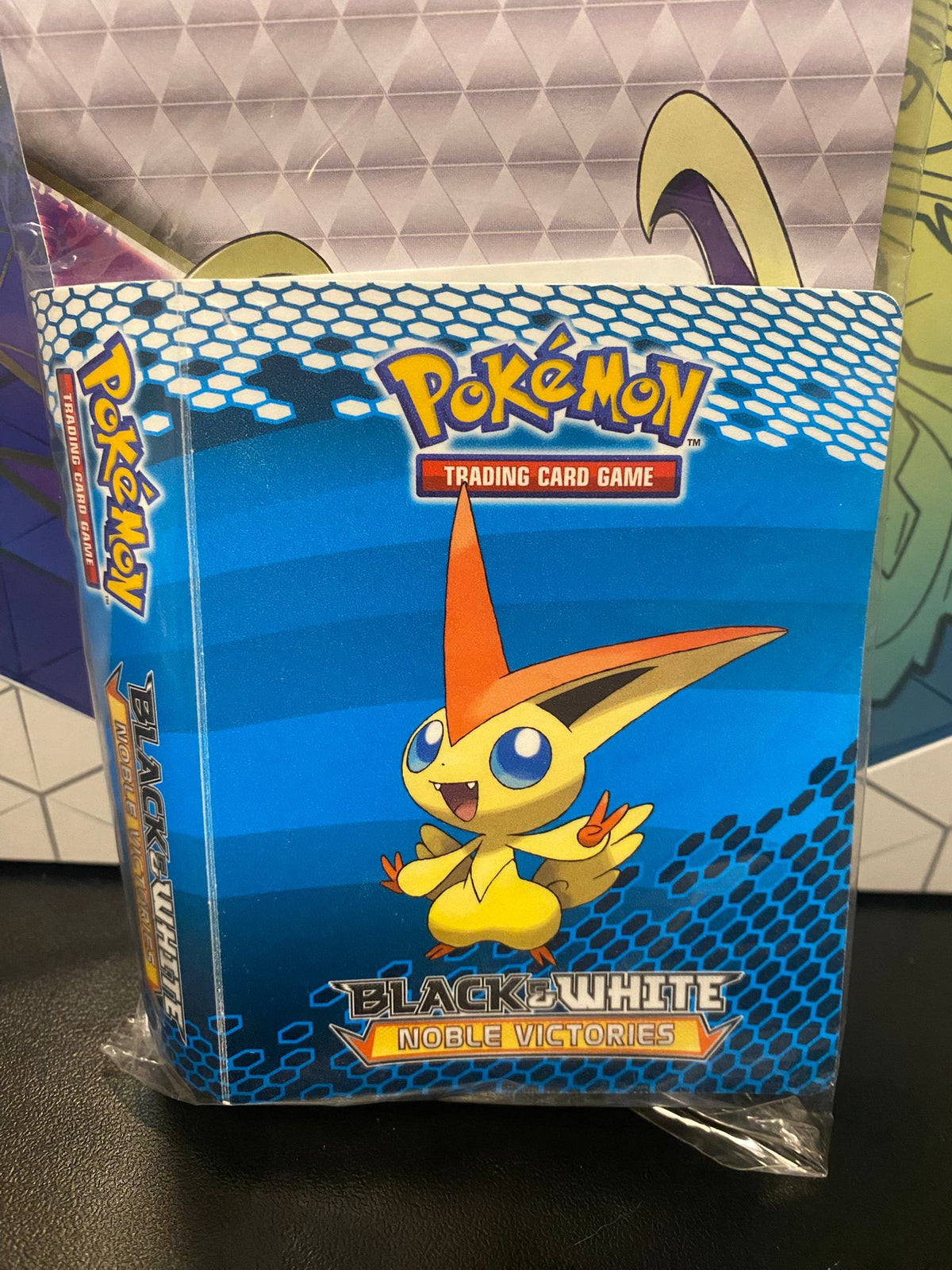 Mini Carpeta 30 Cartas - Victini | Carpeta Pokémon